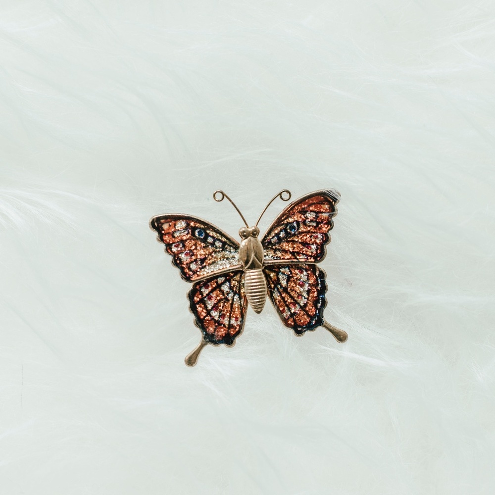 V I N T A G E  sparkling butterfly pin